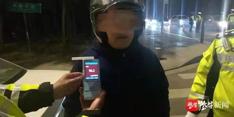 大丰区交警大队一晚上逮住四个“醉猫”